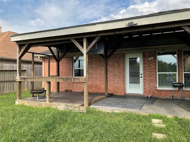 312 Green Isle Avenue, Dickinson, TX 77539