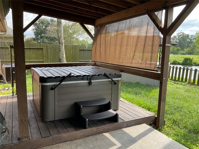 312 Green Isle Avenue, Dickinson, TX 77539