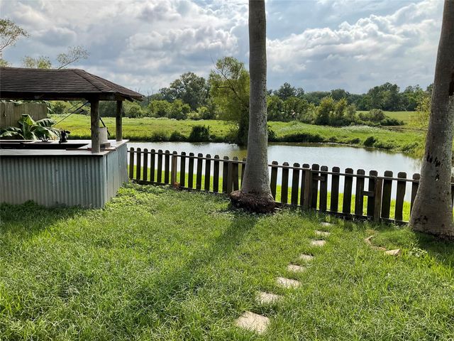 312 Green Isle Avenue, Dickinson, TX 77539