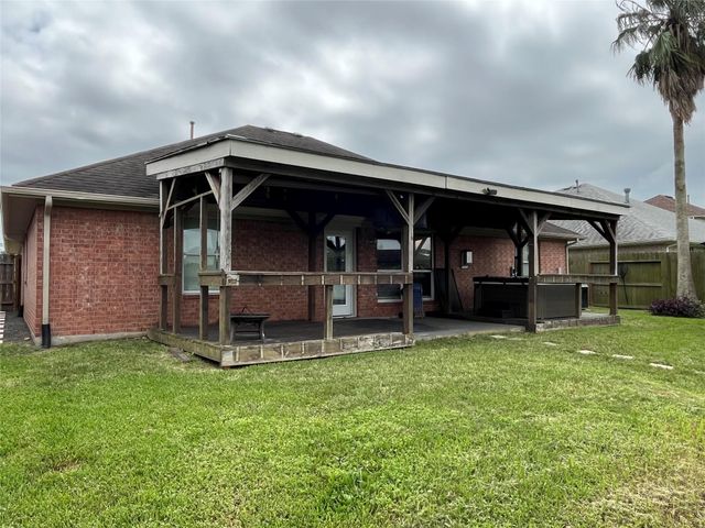 312 Green Isle Avenue, Dickinson, TX 77539