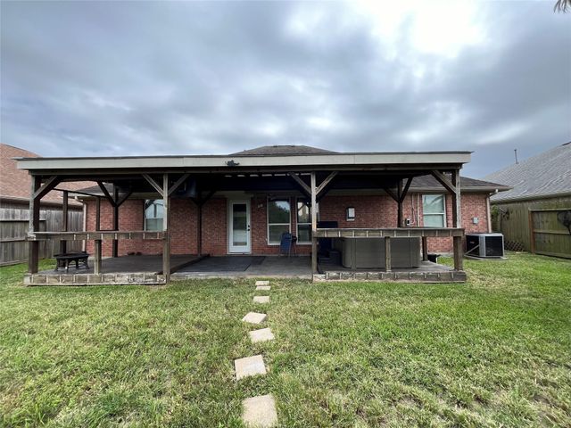 312 Green Isle Avenue, Dickinson, TX 77539