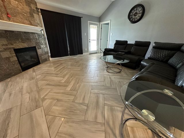 312 Green Isle Avenue, Dickinson, TX 77539