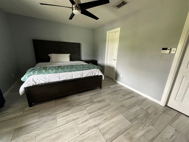 312 Green Isle Avenue, Dickinson, TX 77539