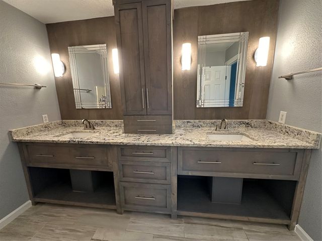 312 Green Isle Avenue, Dickinson, TX 77539