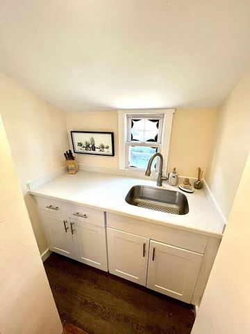 191 coggeshall Avenue 4, Newport, RI 02840