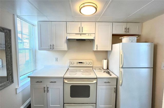 191 coggeshall Avenue 4, Newport, RI 02840