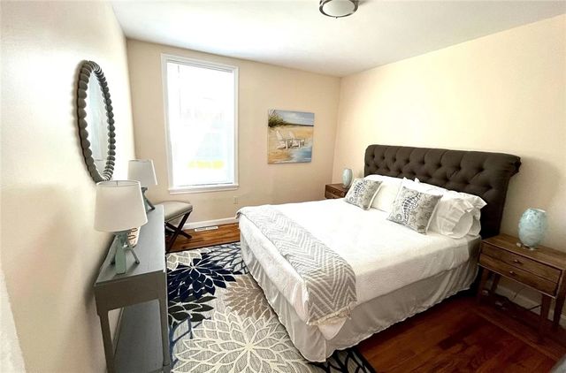 191 coggeshall Avenue 4, Newport, RI 02840