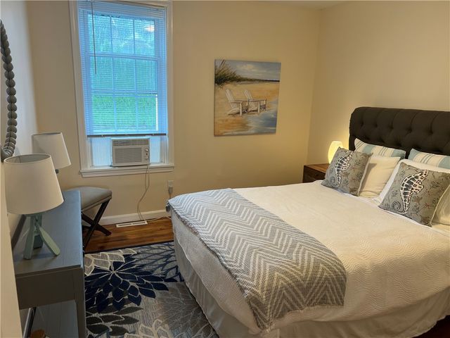 191 coggeshall Avenue 4, Newport, RI 02840