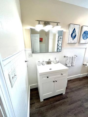 191 coggeshall Avenue 4, Newport, RI 02840