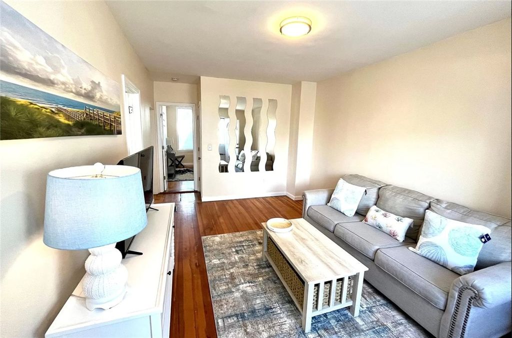 191 coggeshall Avenue 4, Newport, RI 02840