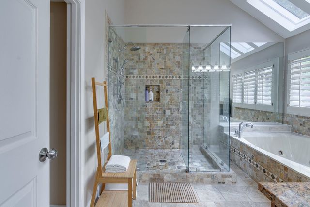 7701 OLD VILLAGE CV, Germantown, TN 38138