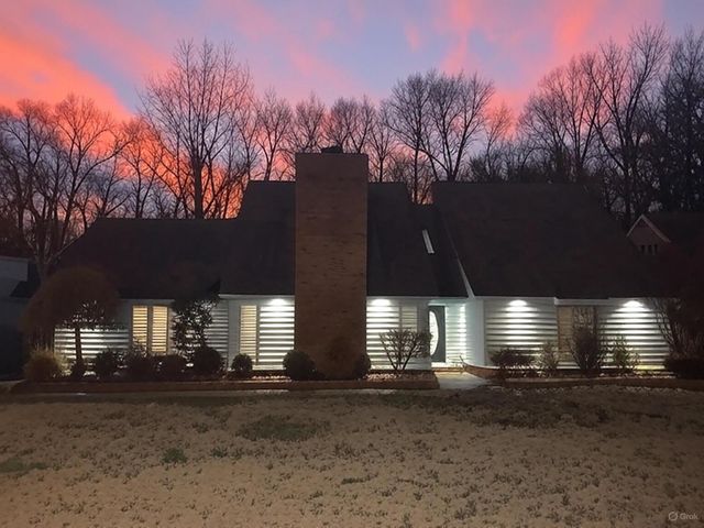 7701 OLD VILLAGE CV, Germantown, TN 38138