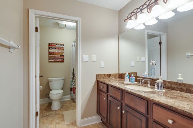 7701 OLD VILLAGE CV, Germantown, TN 38138