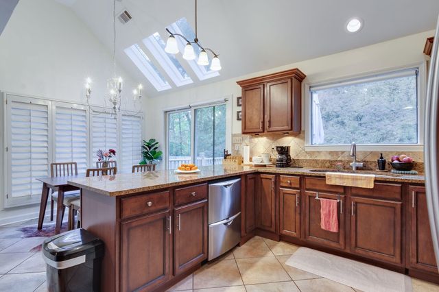 7701 OLD VILLAGE CV, Germantown, TN 38138