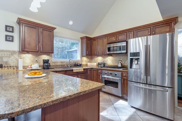 7701 OLD VILLAGE CV, Germantown, TN 38138