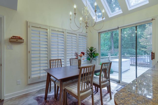 7701 OLD VILLAGE CV, Germantown, TN 38138