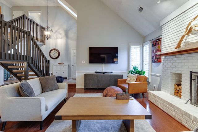 7701 OLD VILLAGE CV, Germantown, TN 38138