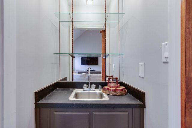 7701 OLD VILLAGE CV, Germantown, TN 38138