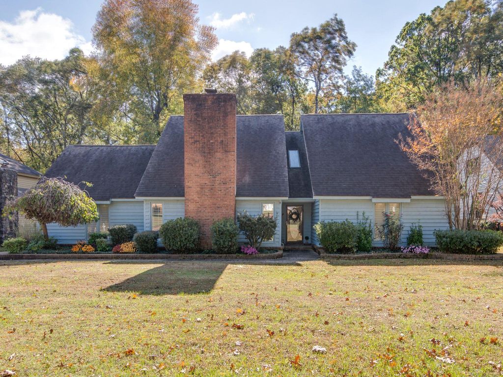 7701 OLD VILLAGE CV, Germantown, TN 38138