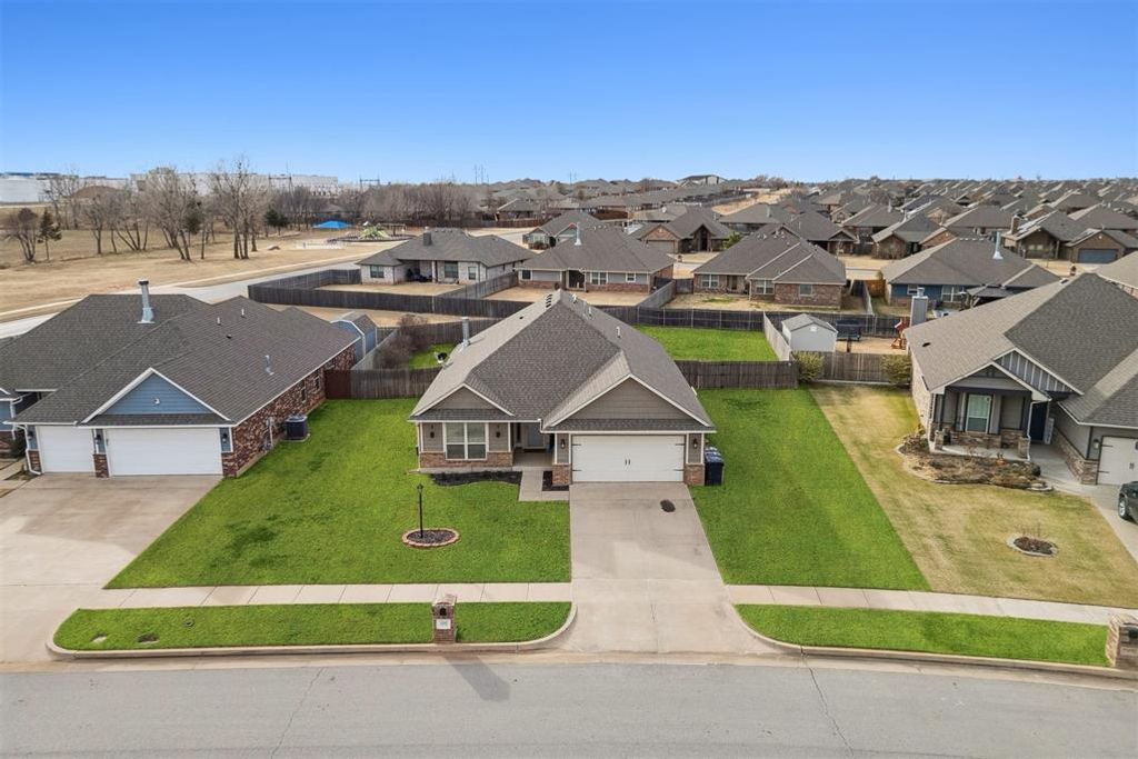 705 Windy Lane, Yukon, OK 73099