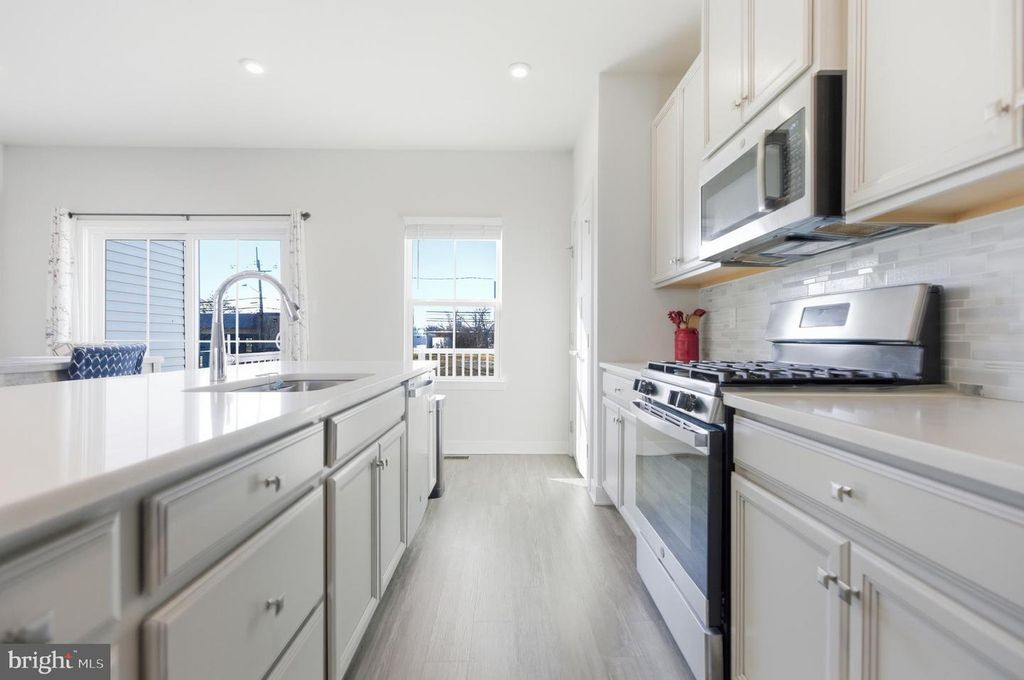 Image 14 of property listing at 18 HAMILTON CT, Pennsauken, NJ 08110