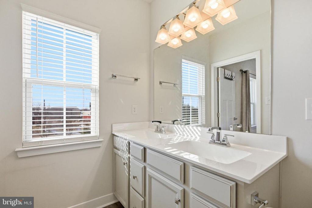 Image 22 of property listing at 18 HAMILTON CT, Pennsauken, NJ 08110