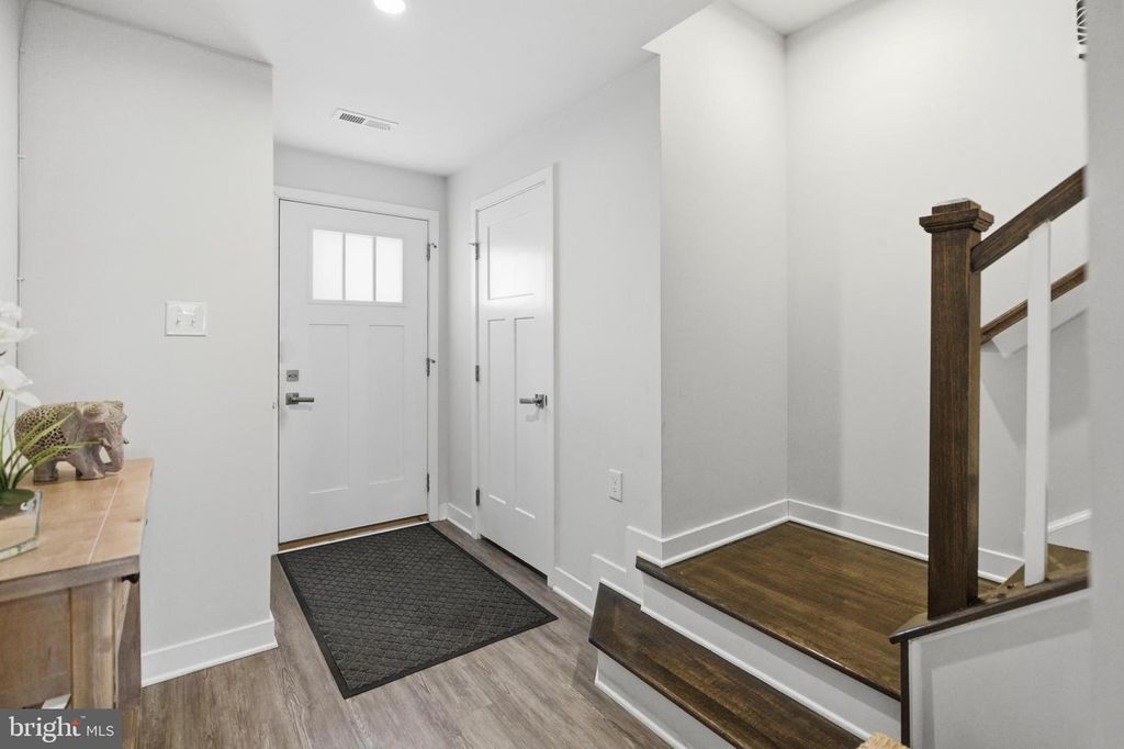 Image 3 of property listing at 18 HAMILTON CT, Pennsauken, NJ 08110