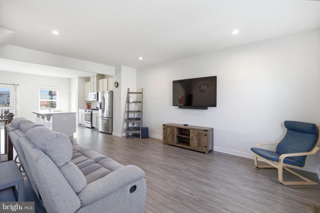 Image 9 of property listing at 18 HAMILTON CT, Pennsauken, NJ 08110