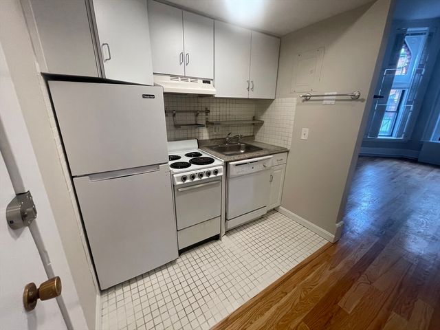 271 Dartmouth St 1L, Boston, MA 02116