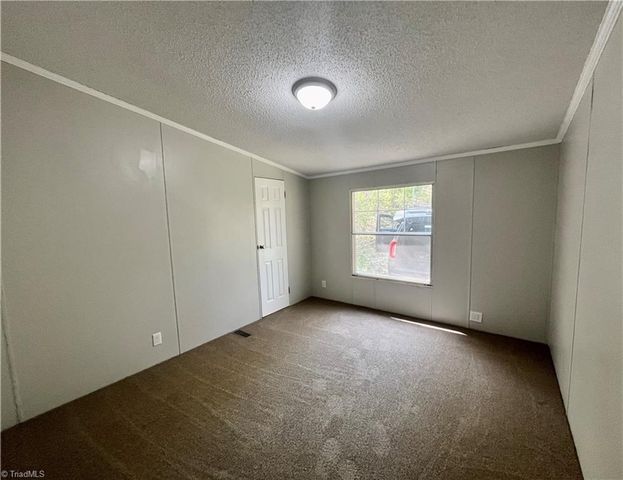 1458 Merridon Drive, Pinnacle, NC 27043