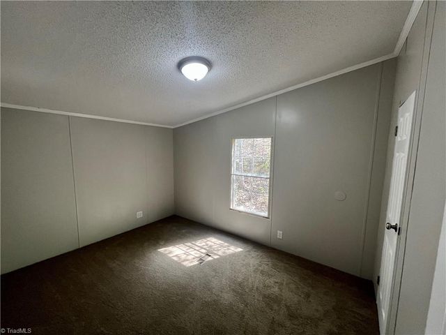 1458 Merridon Drive, Pinnacle, NC 27043
