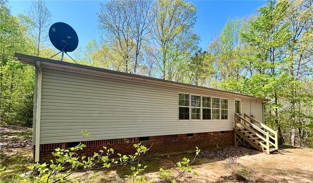 1458 Merridon Drive, Pinnacle, NC 27043