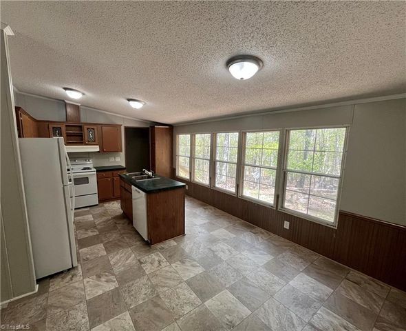 1458 Merridon Drive, Pinnacle, NC 27043