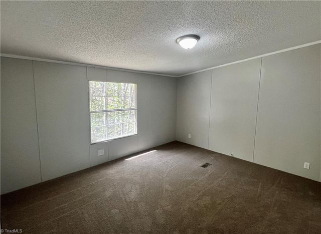 1458 Merridon Drive, Pinnacle, NC 27043