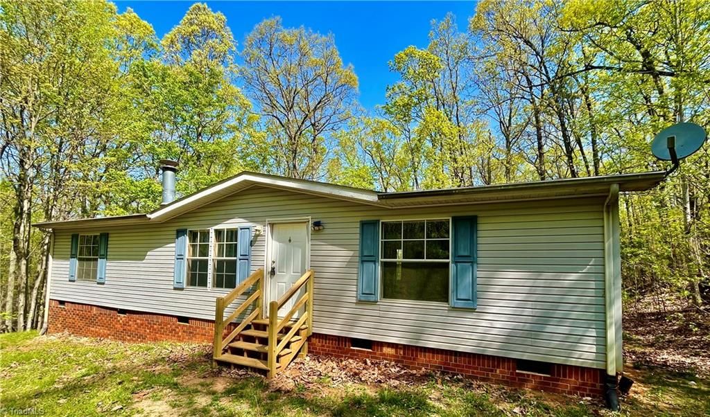 1458 Merridon Drive, Pinnacle, NC 27043