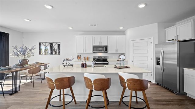 1038 Lakes Blvd, Brunswick, GA 31525