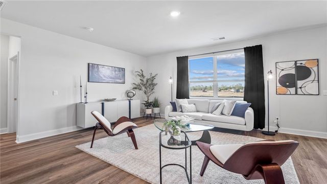 1038 Lakes Blvd, Brunswick, GA 31525