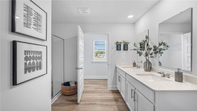 1038 Lakes Blvd, Brunswick, GA 31525