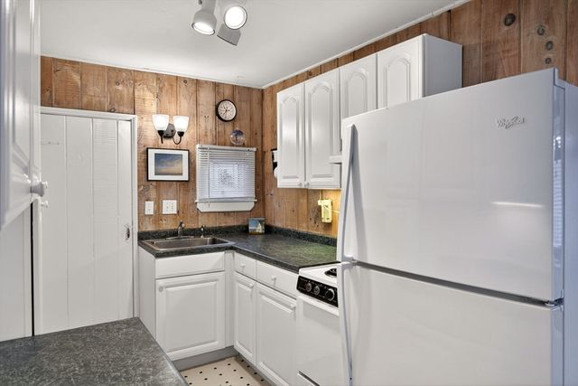 887 Commercial St 1, Provincetown, MA 02657