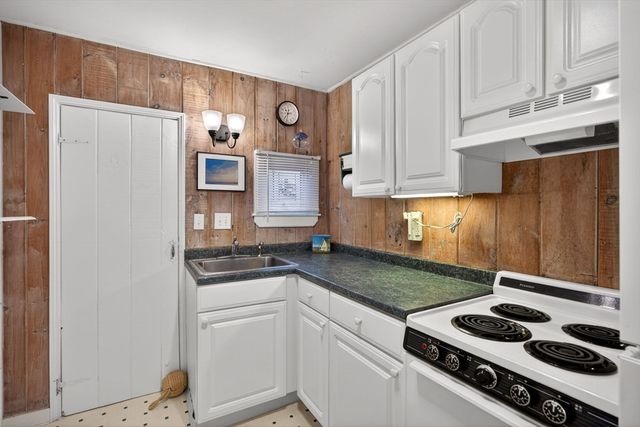 887 Commercial St 1, Provincetown, MA 02657