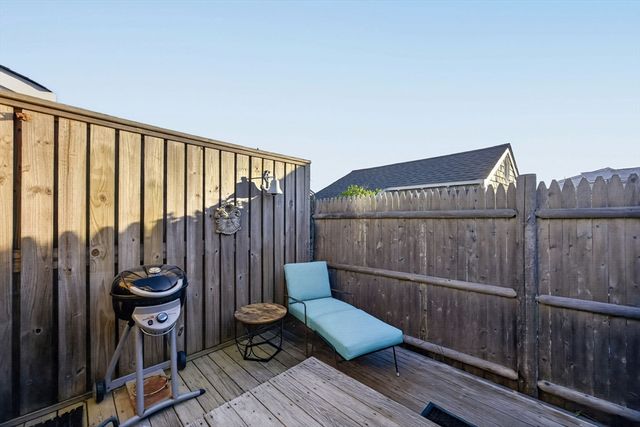 887 Commercial St 1, Provincetown, MA 02657