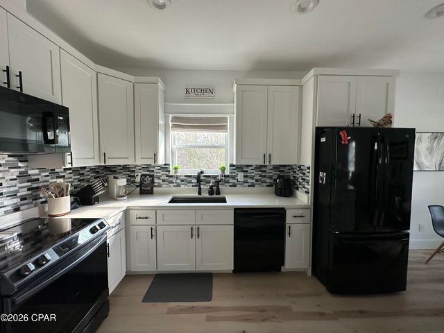 7201 Lake Suzzanne Way, Panama City, FL 32404