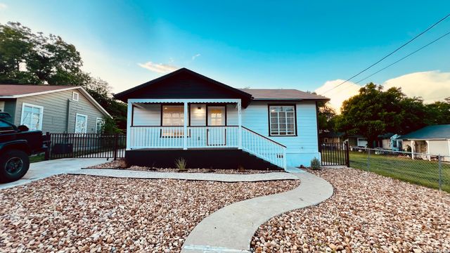 2323 E CROCKETT ST, San Antonio, TX 78202