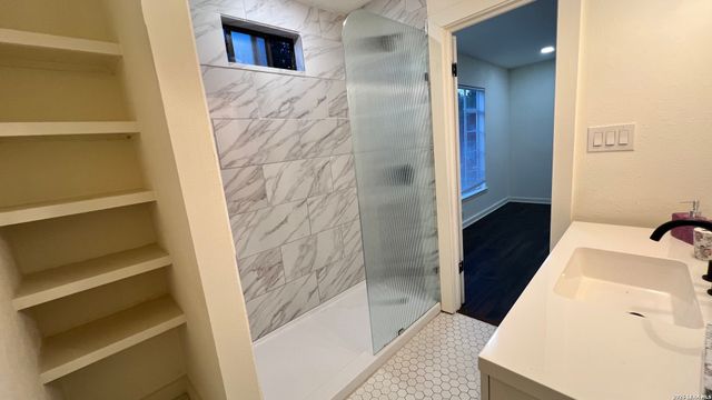 2323 E CROCKETT ST, San Antonio, TX 78202