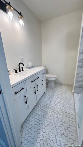 2323 E CROCKETT ST, San Antonio, TX 78202