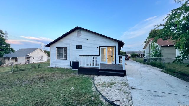 2323 E CROCKETT ST, San Antonio, TX 78202