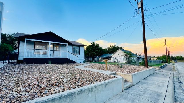 2323 E CROCKETT ST, San Antonio, TX 78202