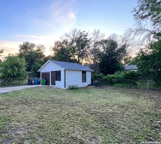 2323 E CROCKETT ST, San Antonio, TX 78202
