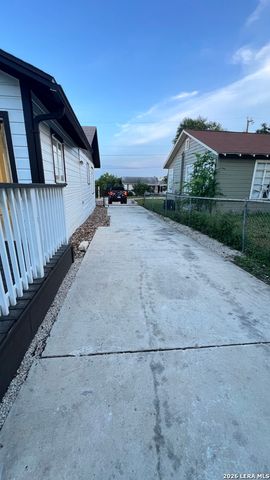 2323 E CROCKETT ST, San Antonio, TX 78202