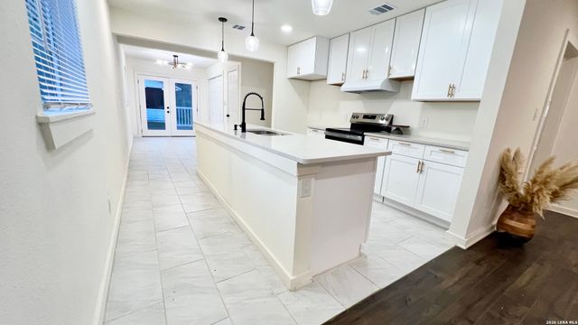 2323 E CROCKETT ST, San Antonio, TX 78202